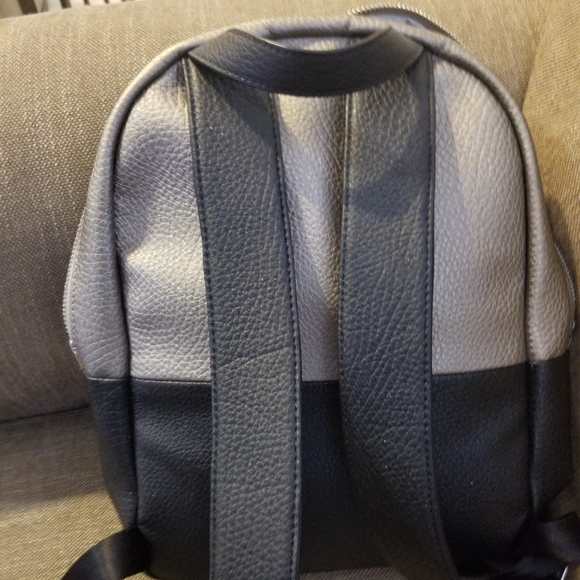 Loungefly mini backpack - Picture 6 of 8